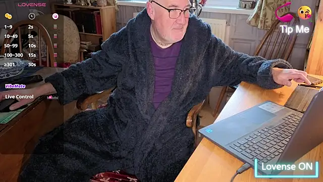 Adamdaddybear online show from November 5, 2025, 8:03 am