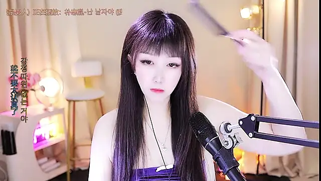 Snapshot of xiaoya666--baby chatting on October 22, 2025, 3:34 pm xiaoya666--baby online show from October 22, 2025, 3:34 pm