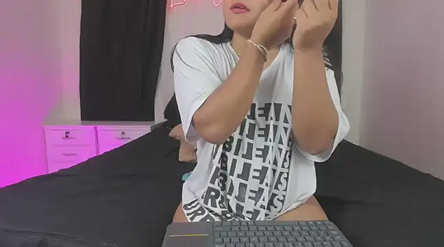 Snapshot of lindacastro02 chatting on March 5, 2025, 12:16 am lindacastro02 online show from March 5, 2025, 12:16 am