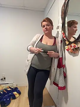 Sweetleeahxx online show from December 22, 2025, 8:39 pm