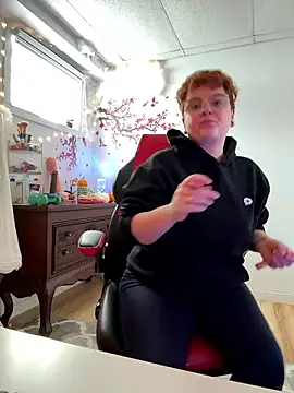 Sweetleeahxx online show from January 17, 2026, 4:43 pm