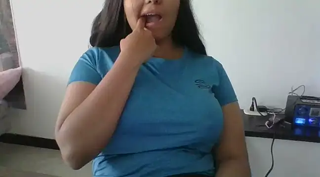 Miapeyton online show from December 2, 2024, 6:32 pm