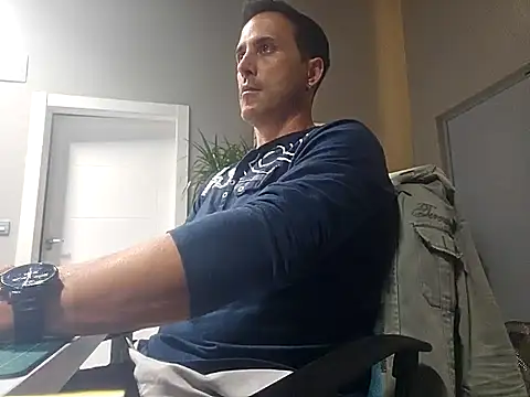 Snapshot of Lucas___81 chatting on October 27, 2025, 7:29 pm Lucas   81 online show from October 27, 2025, 7:29 pm