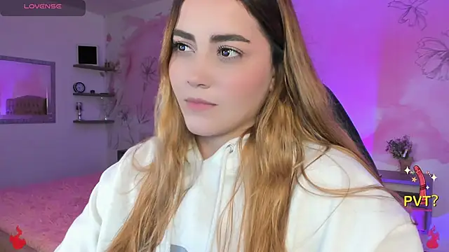 Lucia star   online show from February 12, 2025, 2:56 am