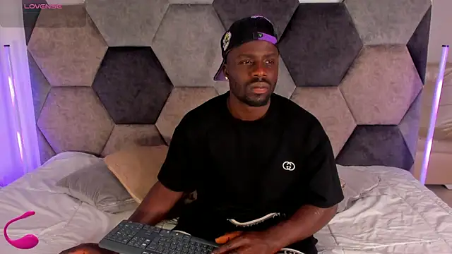 Latrellx7 online show from February 11, 2026, 3:33 am