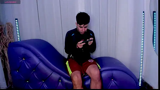 Yourslust  online show from December 5, 2025, 12:25 pm