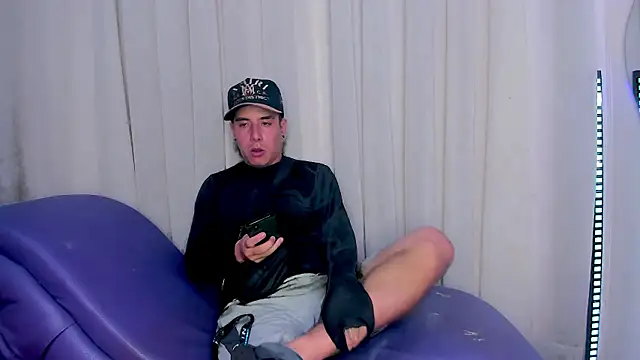 Yourslust  online show from January 15, 2026, 10:13 pm