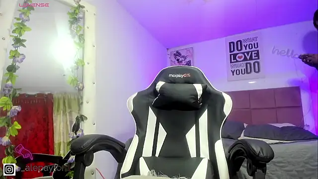 Alexa paytom1 online show from March 30, 2026, 2:12 am