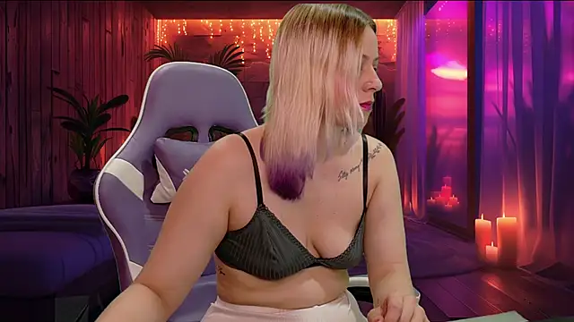 Snapshot of Dolce--Mia---Bianchi__07 chatting on January 9, 2025, 11:34 pm Dolce--Mia---Bianchi  07 online show from January 9, 2025, 11:34 pm