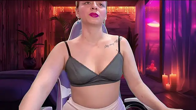 Snapshot of Dolce--Mia---Bianchi__07 chatting on January 10, 2025, 2:35 am Dolce--Mia---Bianchi  07 online show from January 10, 2025, 2:35 am