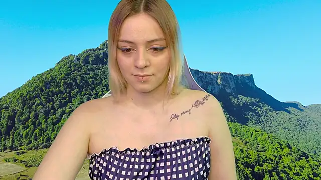 Snapshot of Dolce--Mia---Bianchi__07 chatting on March 11, 2025, 1:45 pm Dolce--Mia---Bianchi  07 online show from March 11, 2025, 1:45 pm