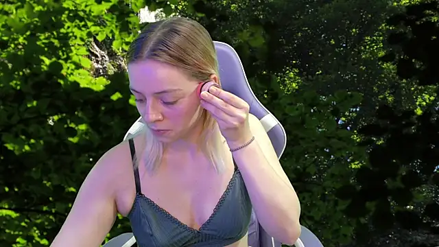 Snapshot of Dolce--Mia---Bianchi__07 chatting on March 20, 2025, 8:53 am Dolce--Mia---Bianchi  07 online show from March 20, 2025, 8:53 am