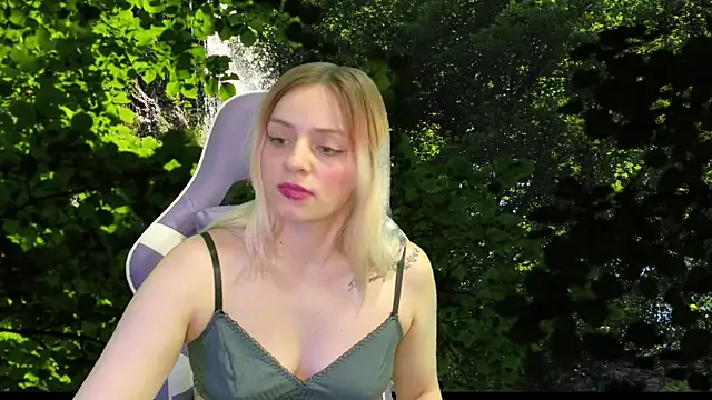 Snapshot of Dolce--Mia---Bianchi__07 chatting on March 20, 2025, 12:00 pm Dolce--Mia---Bianchi  07 online show from March 20, 2025, 12:00 pm