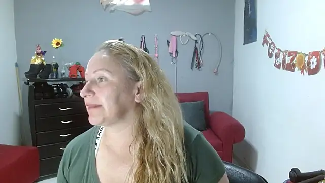 emperabigbootybigass online show from March 19, 2025, 9:48 pm