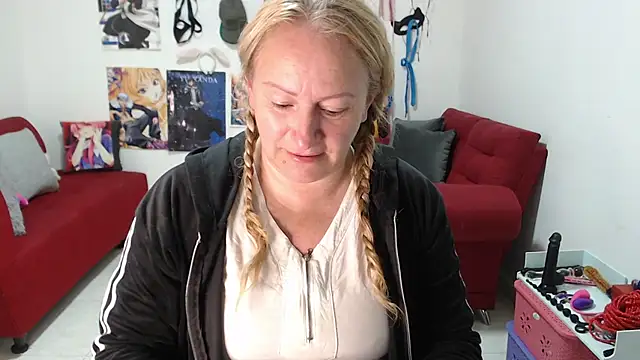 emperabigbootybigass online show from October 21, 2025, 12:17 pm