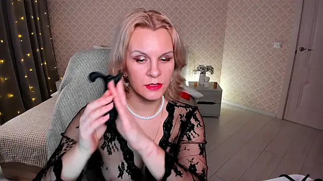 Louisa Bay online show from March 4, 2025, 5:13 pm