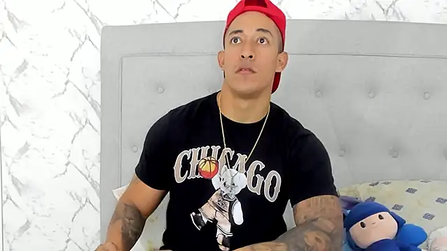 luigiferrara online show from February 16, 2025, 1:47 am