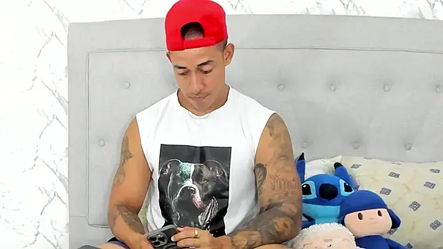 luigiferrara online show from February 16, 2025, 4:32 pm