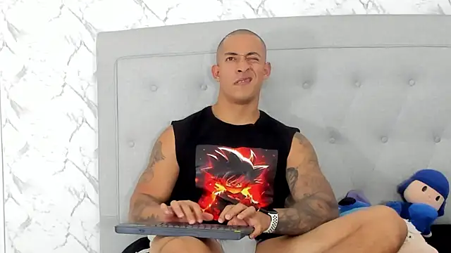 luigiferrara online show from March 6, 2025, 3:24 am