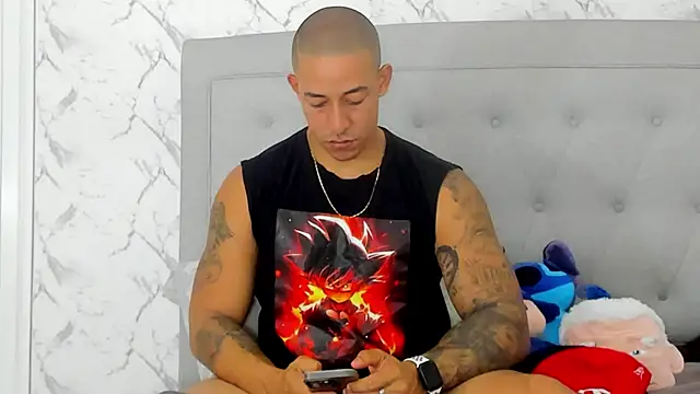 luigiferrara online show from September 11, 2025, 9:04 pm