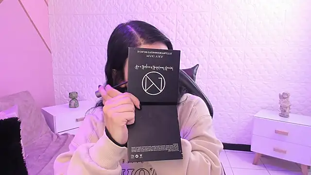 Violetaa diazz online show from November 24, 2025, 9:14 pm