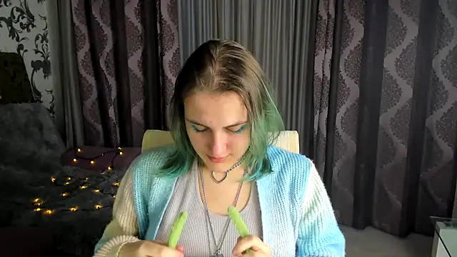 MelaniSep online show from December 12, 2024, 2:22 pm