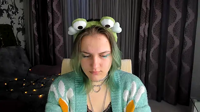 MelaniSep online show from December 15, 2024, 2:16 pm