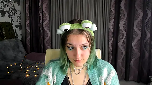 MelaniSep online show from December 19, 2024, 3:19 pm