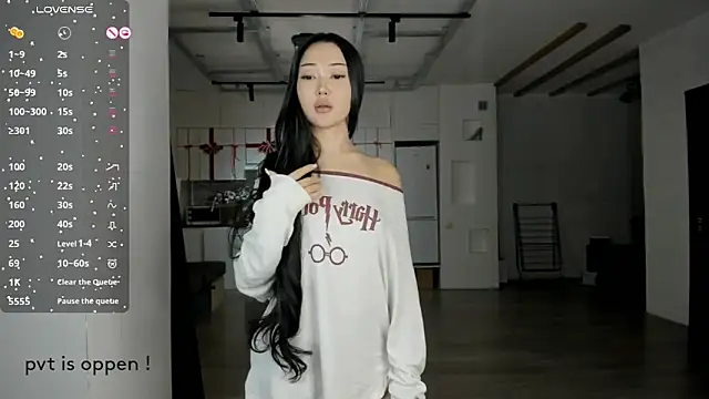 sailorrmoon online show from December 18, 2025, 2:23 pm