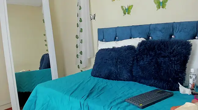 cristalwalker   online show from March 11, 2025, 6:52 pm