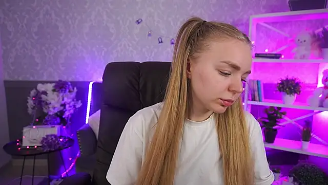 EmilySunshineS online show from November 8, 2025, 8:03 am