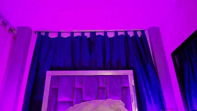 Mia Oxford online show from January 18, 2026, 2:32 pm