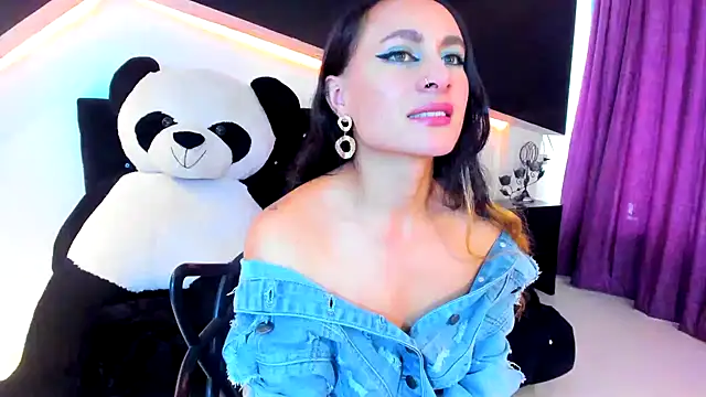 Coral Gibson online show from February 12, 2025, 6:51 pm