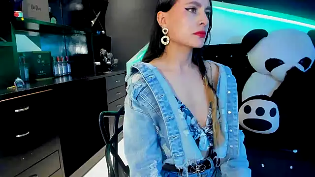 Coral Gibson online show from March 7, 2025, 6:33 pm