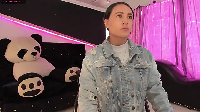 Coral Gibson online show from January 14, 2026, 12:55 pm