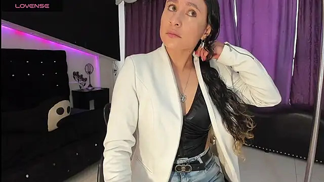 Coral Gibson online show from April 14, 2026, 12:22 pm