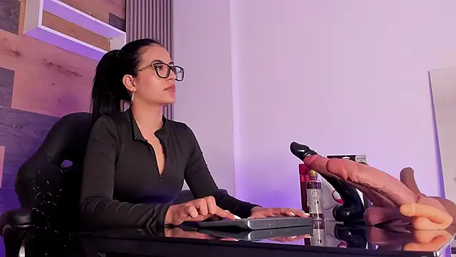 Ellaochoa online show from September 22, 2025, 11:45 am