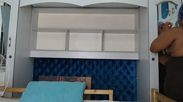 Zeeyonce696 online show from December 5, 2024, 6:44 pm