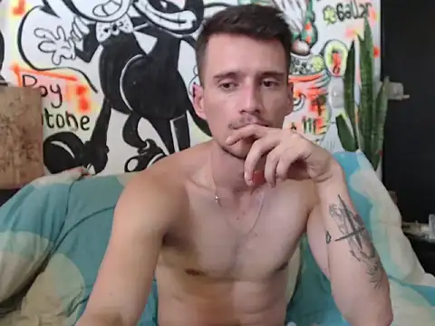 Snapshot of roystonee01 chatting on September 14, 2025, 2:27 pm roystonee01 online show from September 14, 2025, 2:27 pm