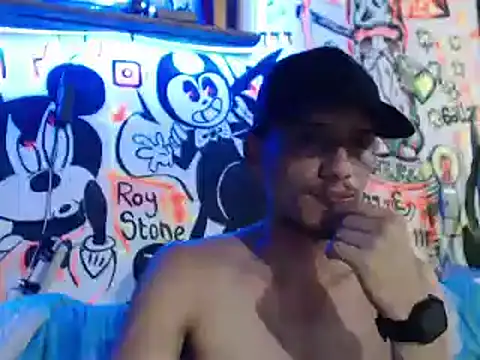 Snapshot of roystonee01 chatting on September 18, 2025, 1:18 am roystonee01 online show from September 18, 2025, 1:18 am