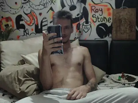 Snapshot of roystonee01 chatting on September 27, 2025, 2:27 am roystonee01 online show from September 27, 2025, 2:27 am