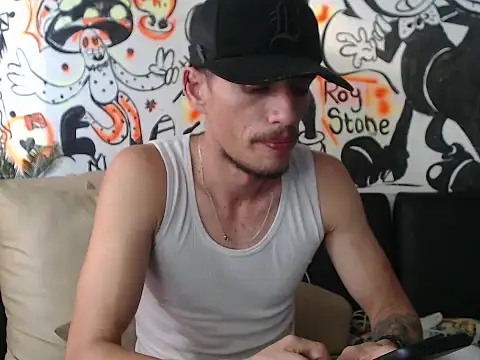 Snapshot of roystonee01 chatting on October 6, 2025, 9:01 pm roystonee01 online show from October 6, 2025, 9:01 pm