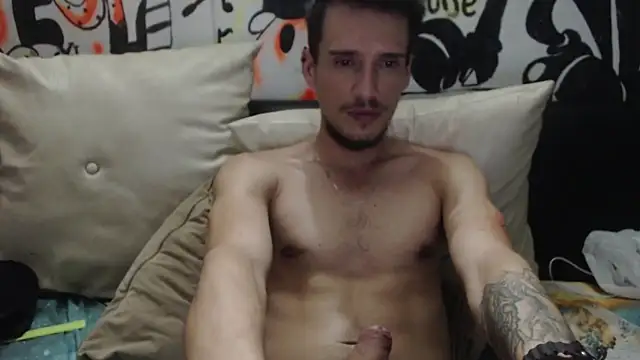 Snapshot of roystonee01 chatting on October 18, 2025, 7:53 am roystonee01 online show from October 18, 2025, 7:53 am