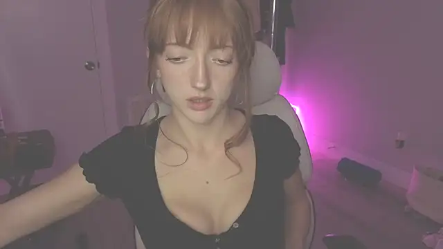foxxyyyred online show from May 11, 2026, 8:53 am