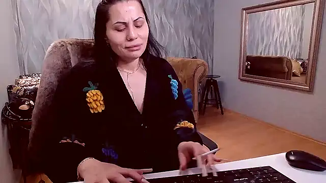 Snapshot of Sara_Poison chatting on February 10, 2025, 3:35 am Sara Poison online show from February 10, 2025, 3:35 am
