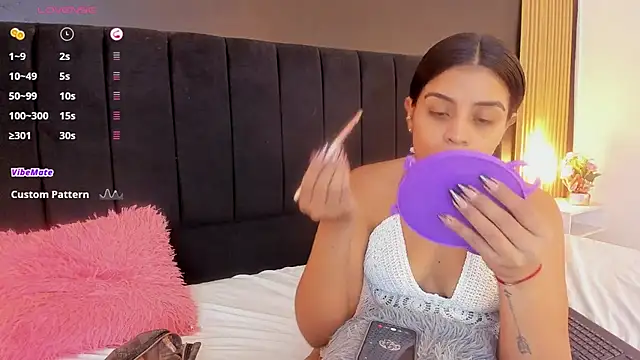 sweetsofia18 online show from December 13, 2025, 10:15 pm