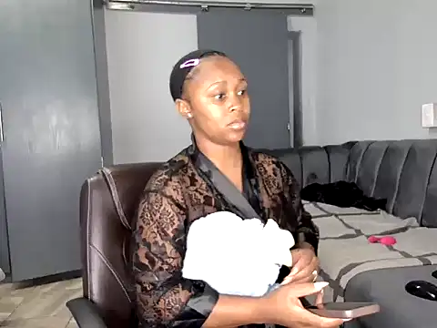 Pearl 00 online show from February 18, 2026, 9:33 pm