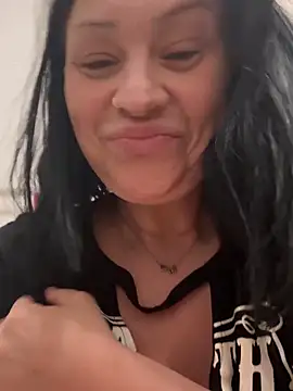 AlyssiaAmoreXO online show from November 6, 2025, 2:07 pm