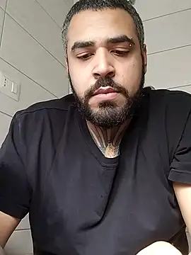 Dikkiduohottt online show from May 13, 2026, 1:41 pm