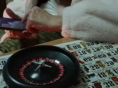 VeneRed online show from November 12, 2025, 7:13 pm